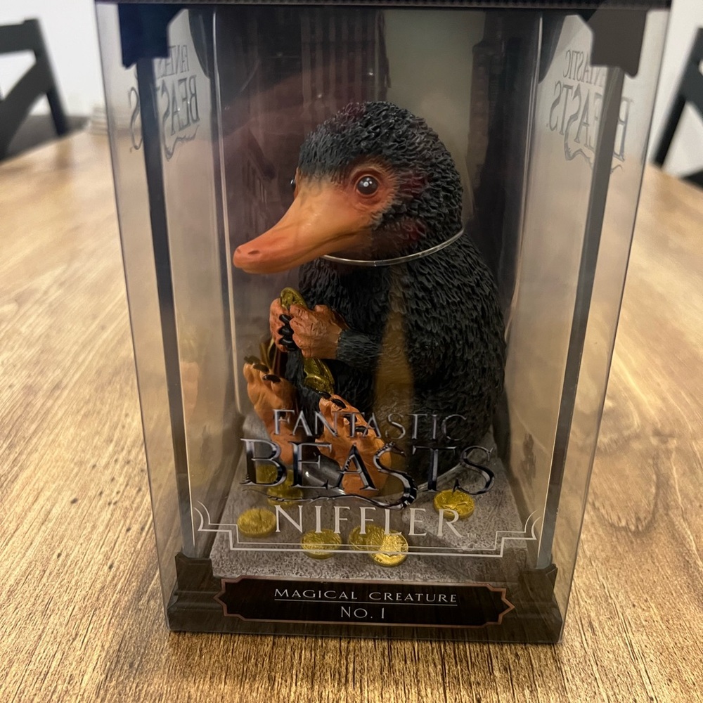 Fantastic Beasts/Wizarding World  Niffler Figurine NWT